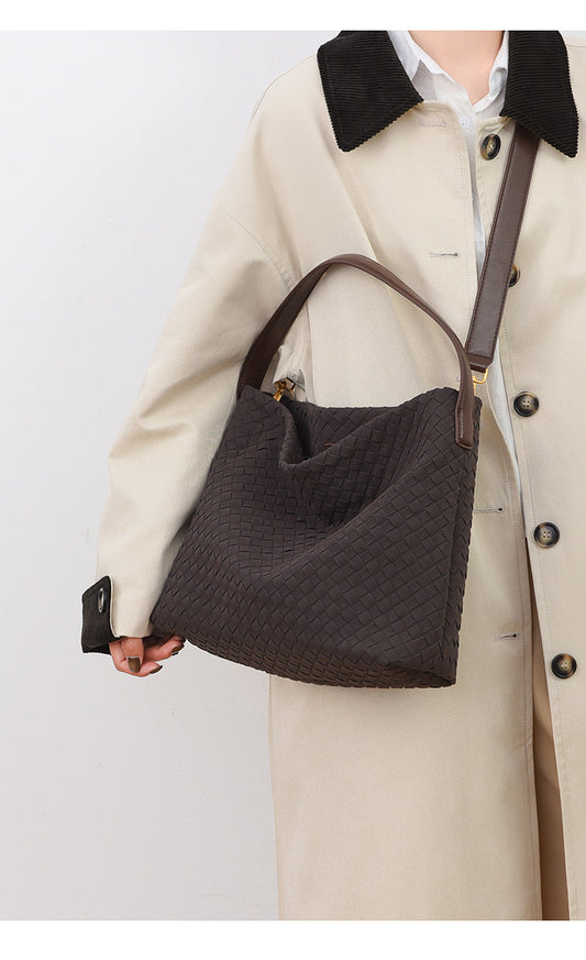 Handwoven Bag New Autumn Winter Matte Bag Women High-end Fashion Shoulder Bag Large Capacity Commuter Tote Bag